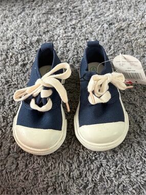 NWT Baby Connection blue and white size 4 little kid sneaker shoe